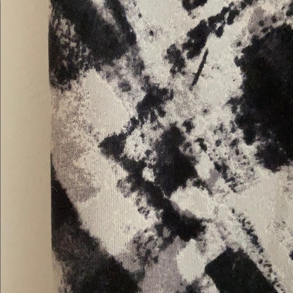 NEW Fabletics Salar Capri leggings, size small - Picture 4 of 5